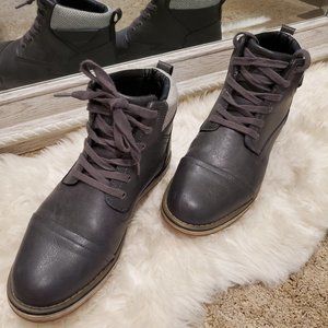 Men's Gray Comfortable and Stylish Boots - Sz 8.5